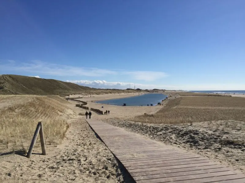 De vlonder naar de lagune bij Camperduin