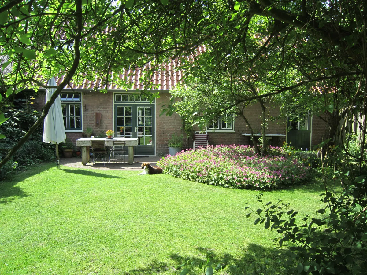 De boerentuin met De Windroos op de achtergrond